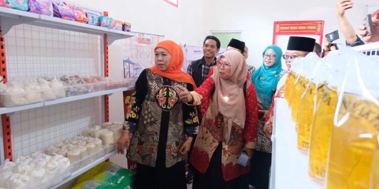 Gubernur Jawa Timur Khofifah Indarparawansa Kunjungi Kesiapan Koperasi Merah Putih Desa Kupang Jabon