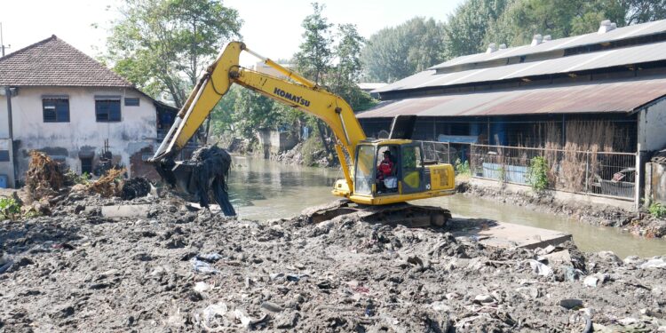 Sidak Sungai Buntung, Wabup Mimik Ajak Masyarakat Tidak Buang Sampah di Sungai