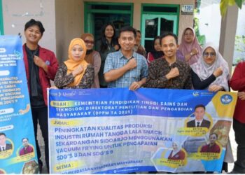 Tim Umsida Latih UMKM Lala Snack Kelola Keuangan Lebih Profesional