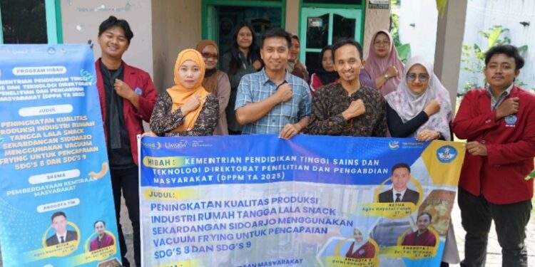 Tim Umsida Latih UMKM Lala Snack Kelola Keuangan Lebih Profesional