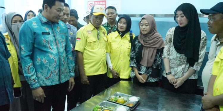 Sidak Makan Bergizi Gratis di Tarik, Bupati Sidoarjo Subandi Tekankan Standar Gizi dan Pemberdayaan Ekonomi Lokal