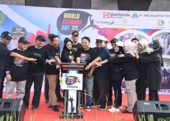 World Cleanup Day 2025: Ribuan ASN Sidoarjo Turun Jalan, Gen Z Ikut Meriahkan