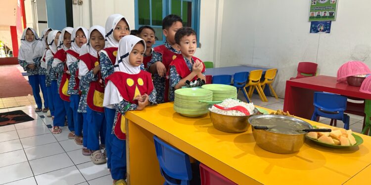 Yayasan Al Muslim Kelola Makan Siang Secara Mandiri: Sehat, Bergizi, dan Membentuk Karakter Siswa