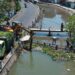 Jaga Kebersihan Sungai, Pemkab Sidoarjo Rutin Bersihkan Sampah di Saringan Mengetan Kanal