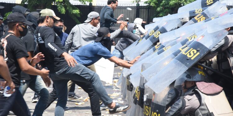 Polda Jatim Gelar Simulasi Sispamkota di GOR Sidoarjo