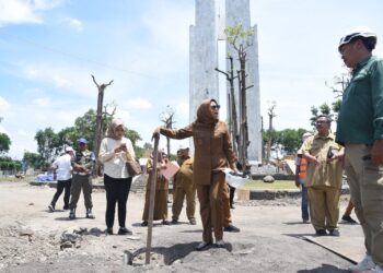 Sidak Progres Pengerjaan Revitalisasi Alun-alun, Wabup Minta Pelaksana Proyek Selesaikan Sesuai Kontrak