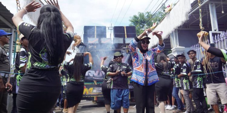 Wabup Sidoarjo Berangkatkan Pawai Budaya Desa Semambung Jabon