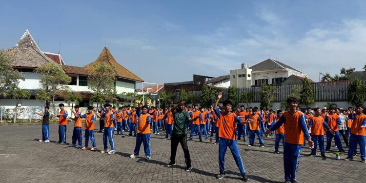 SMP Al Muslim Tanamkan Gaya Hidup Sehat Lewat Healthy Day Fun Run