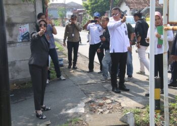 Urai Kemacetan Pemerintah Sidoarjo Perlebar Jalan di Pelintasan Kereta Api Desa Gelam