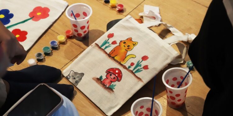 Melukis Bersama Teman Tuli: Merayakan Inklusi Lewat Warna dan Cerita