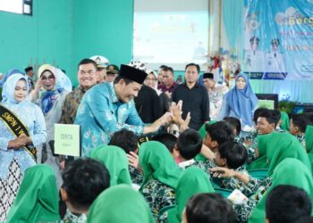 Bupati Sidoarjo H. Subandi Ajak Siswa Berliterasi Lewat BergeMPPit