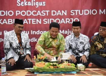 Bupati H. Subandi Resmikan Podcast dan Studio Mini Milik PGRI Sidoarjo