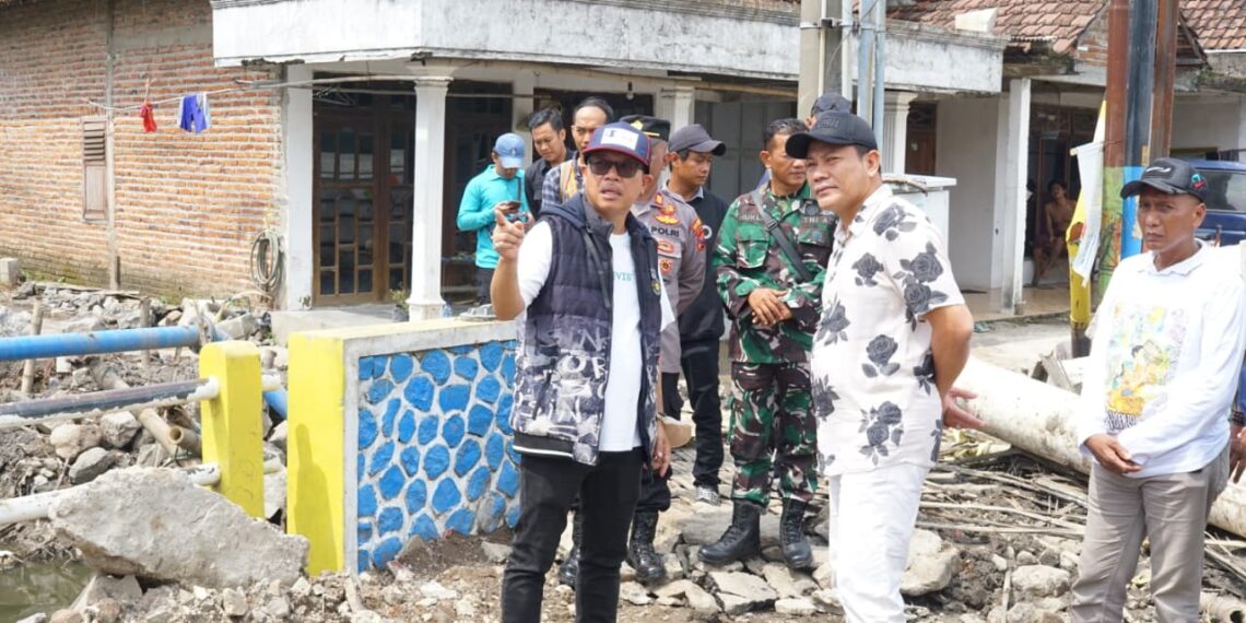 Sidak Infrastruktur di Bringinbendo dan Trosobo, Bupati Sidoarjo : Ketepatan Waktu Lebih Penting daripada Denda Proyek