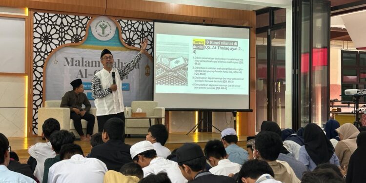 Malam Cahaya Al-Qur’an, “Time to Level Up in Ramadan” SMP Al Muslim