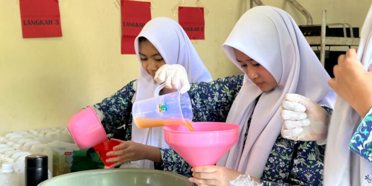 SMP Al Muslim Waru Laksanakan Program Young Changemakers (YCM) “Dream It, Growth It, & Do It”