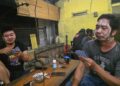 Lomba Remi Warjok 2 Meriahkan HUT RI, Wajah Peserta Penuh Coretan Bedak