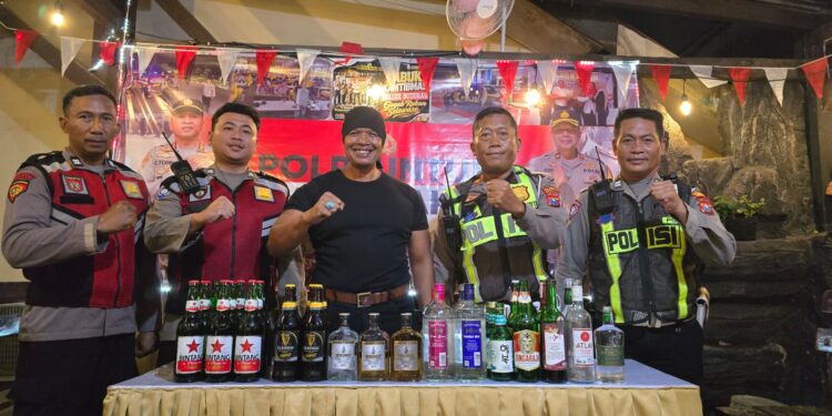 Polsek Buduran Sita 31 Botol Miras dari Karaoke Kbro